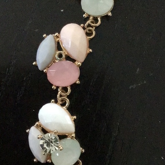 Gold chain necklace with multicolored bead pattern - Picture 3 of 5